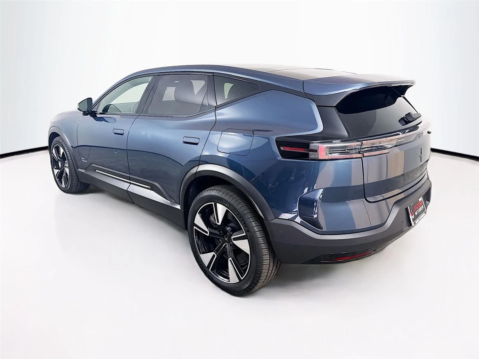 2025 Polestar 3 - Image 5 of 11