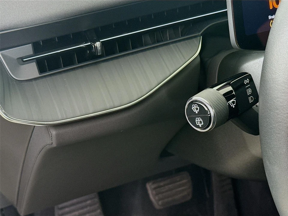 2025 Polestar 3 - Image 7 of 11