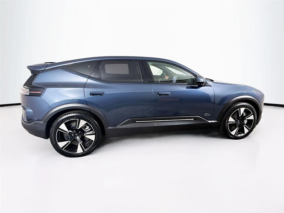 2025 Polestar 3 - Image 8 of 21