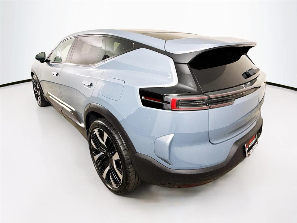 2025 Polestar 3 - Image 5 of 21