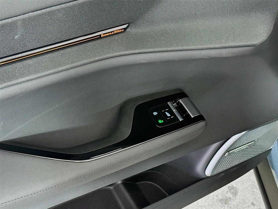 2025 Polestar 3 - Image 9 of 14