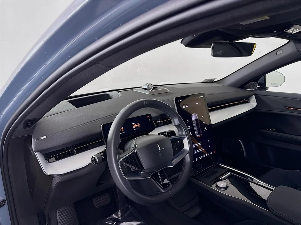 2025 Polestar 3 - Image 9 of 21