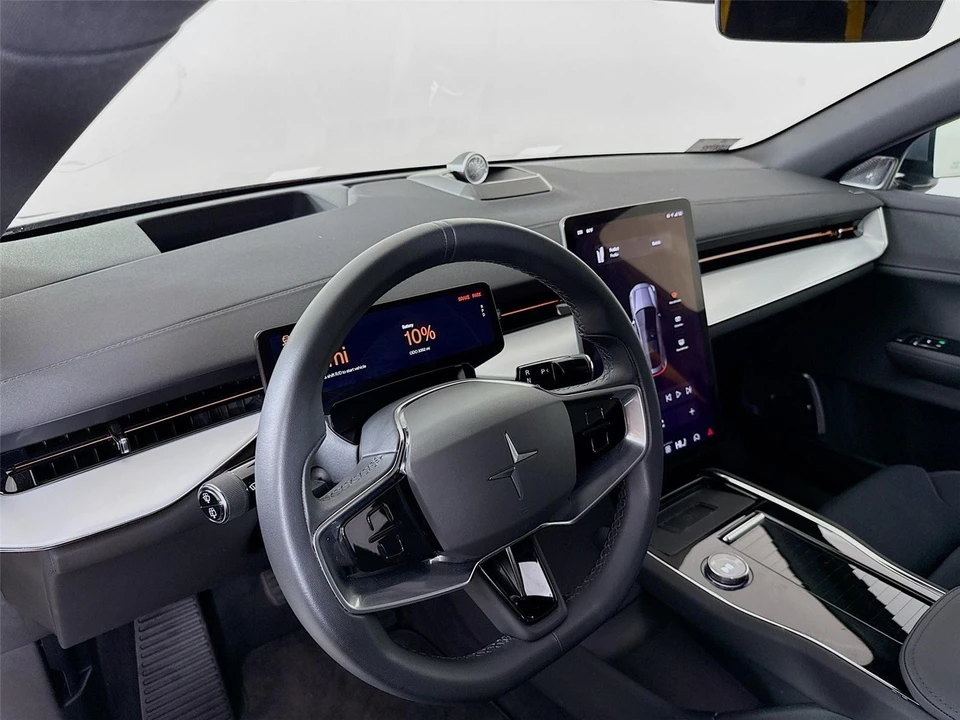 2025 Polestar 3 - Image 6 of 14