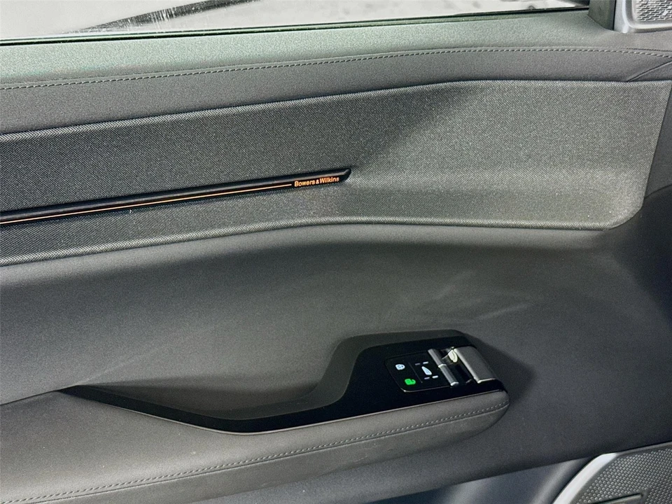 2025 Polestar 3 - Image 16 of 21
