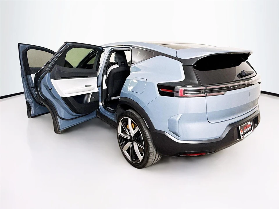2025 Polestar 3 - Image 18 of 18