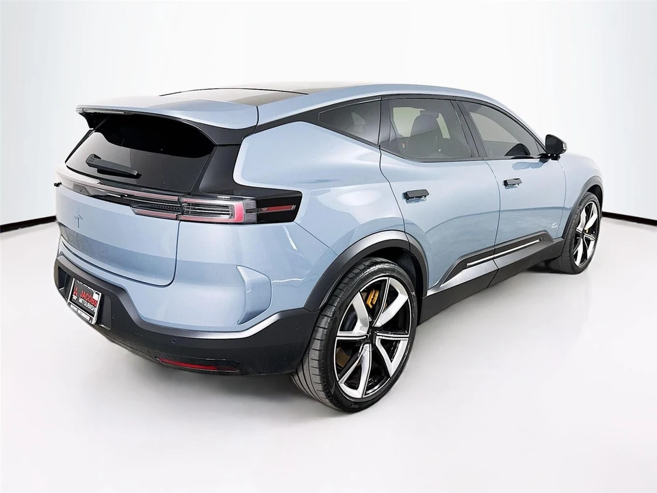 2025 Polestar 3 - Image 13 of 18