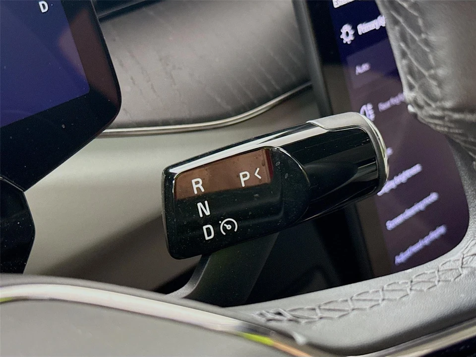 2025 Polestar 3 - Image 5 of 18