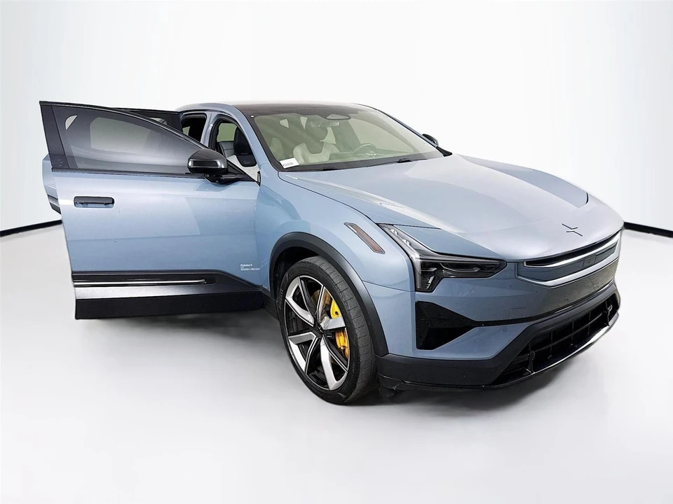 2025 Polestar 3 - Image 17 of 18