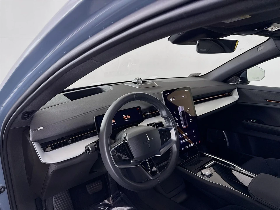 2025 Polestar 3 - Image 9 of 21