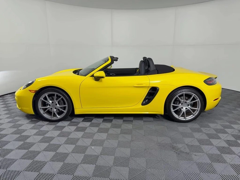 2025 Porsche 718 Boxster - Image 12 of 31