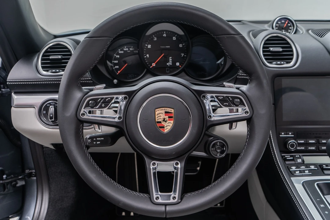 2025 Porsche 718 Boxster - Image 15 of 21