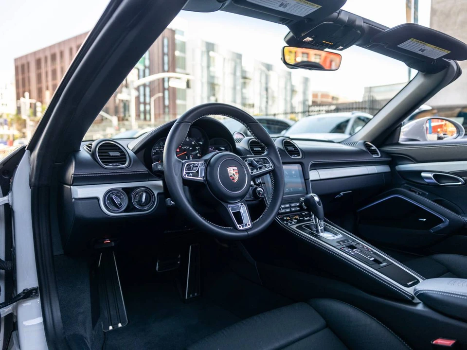 2025 Porsche 718 Boxster GTS 4.0 - Image 4 of 4