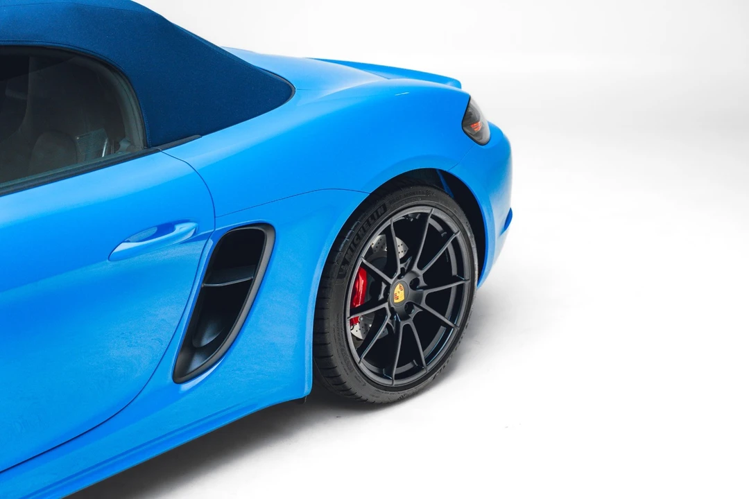 2025 Porsche - Image 14 of 31
