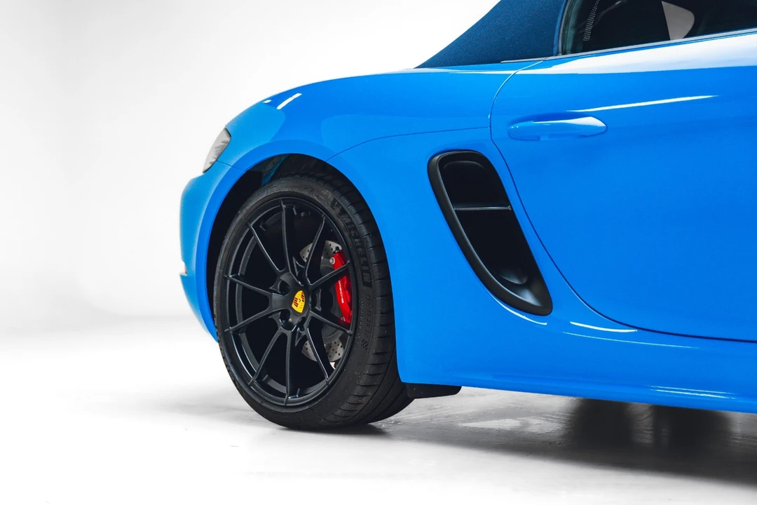 2025 Porsche - Image 16 of 31