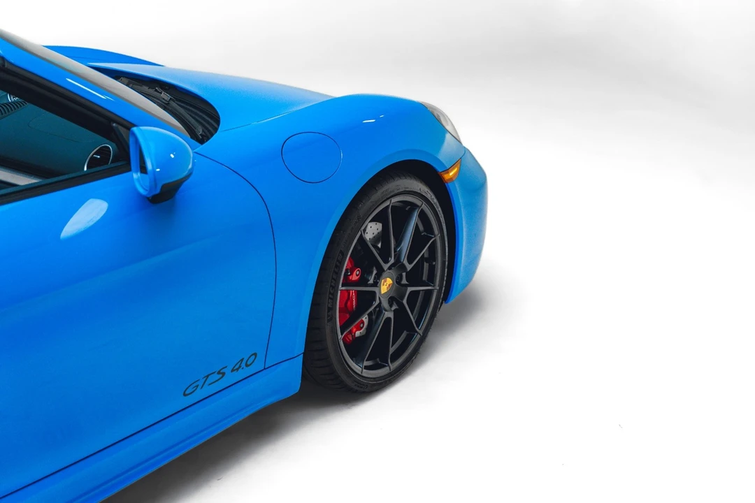 2025 Porsche - Image 21 of 31