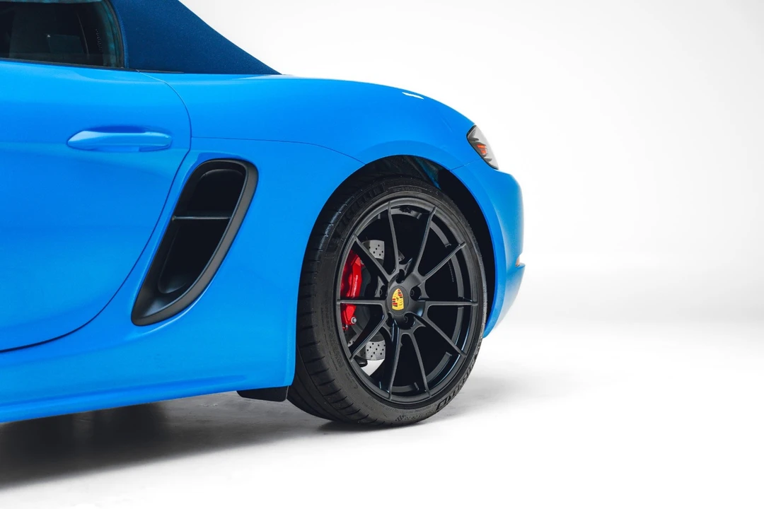 2025 Porsche - Image 15 of 31