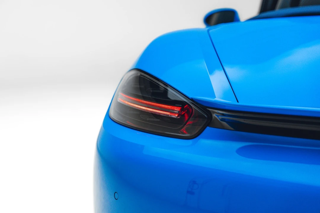 2025 Porsche - Image 27 of 31
