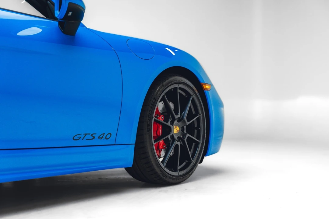 2025 Porsche - Image 20 of 31