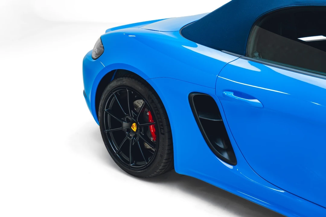 2025 Porsche - Image 17 of 31