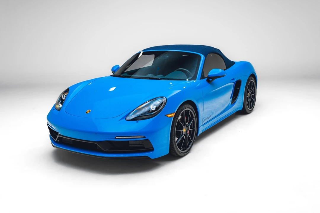 2025 Porsche - Image 2 of 31