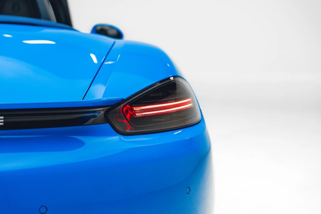 2025 Porsche - Image 28 of 31