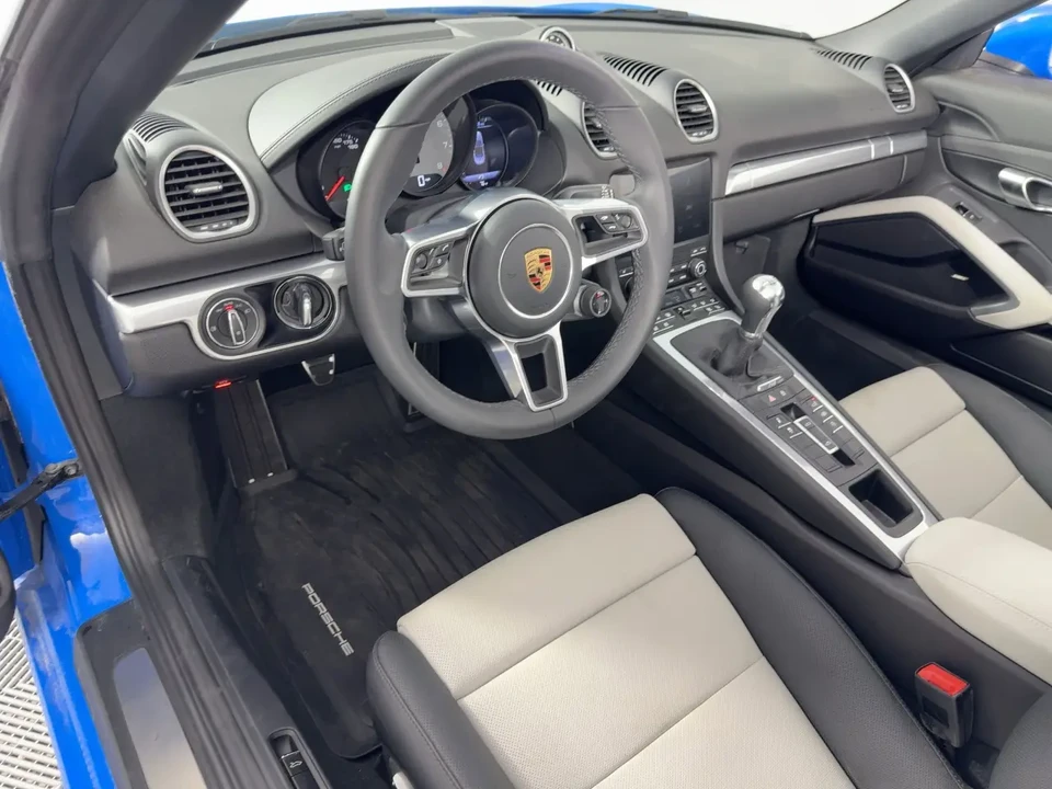 2025 Porsche 718 Boxster S - Image 4 of 9