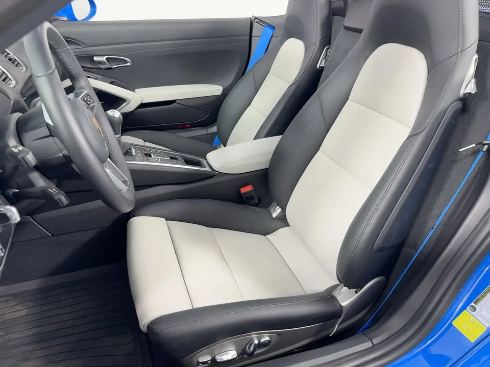 2025 Porsche 718 Boxster S - Image 5 of 9
