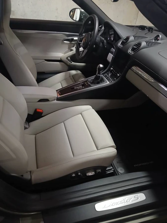 2025 Porsche 718 Boxster S - Image 2 of 2