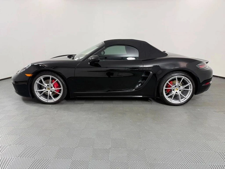 2025 Porsche 718 Boxster S - Image 2 of 5