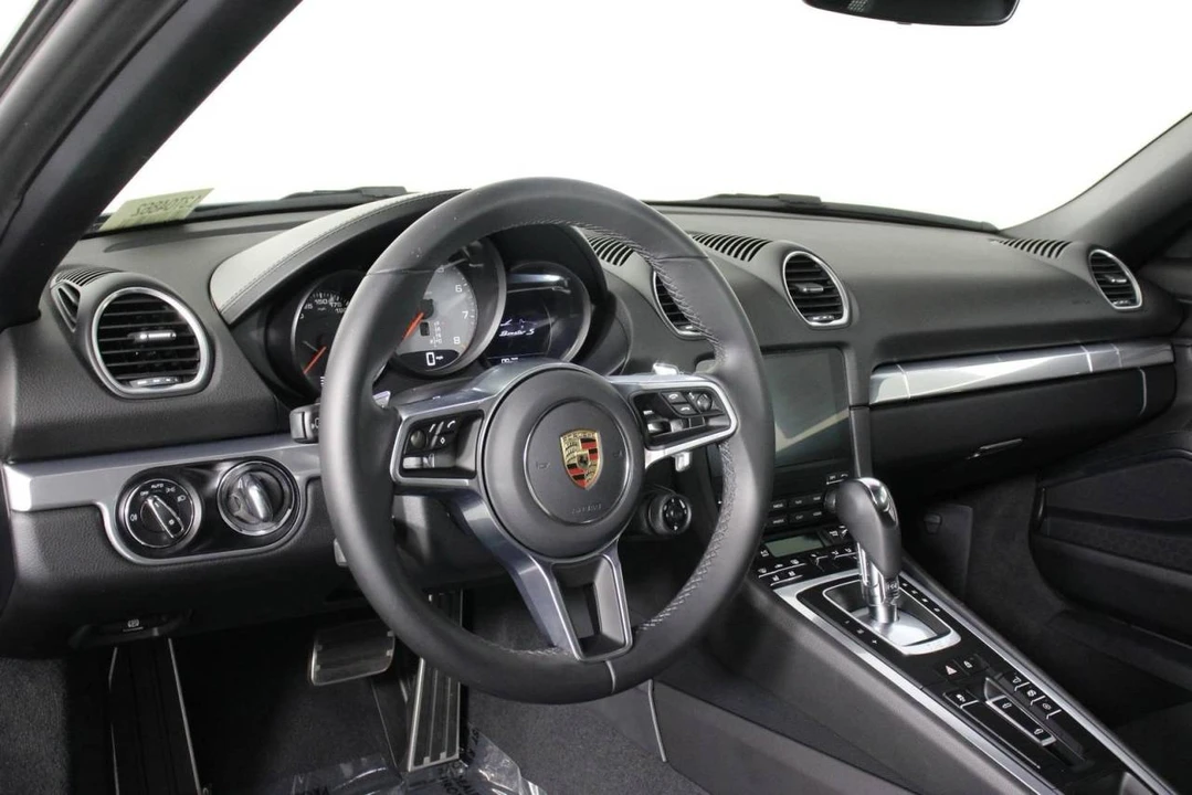 2025 Porsche 718 Boxster S - Image 4 of 5
