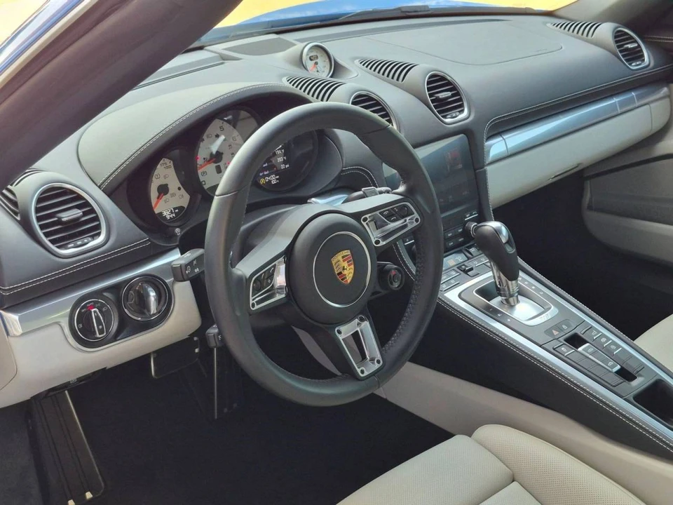 2025 Porsche 718 Boxster S - Image 4 of 5