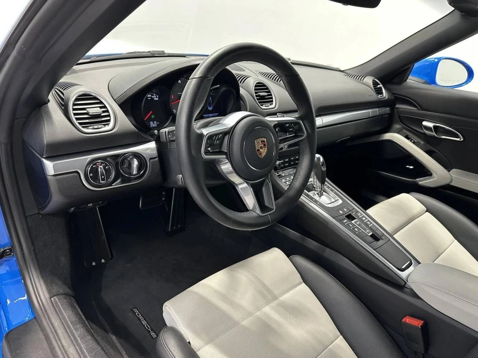 2025 Porsche 718 Boxster S - Image 4 of 5