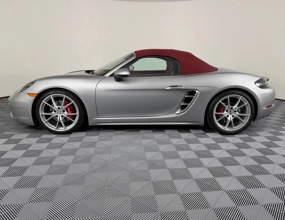 2025 Porsche 718 Boxster S - Image 2 of 4