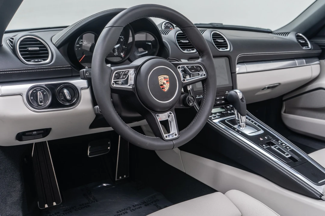 2025 Porsche 718 Boxster - Image 13 of 21