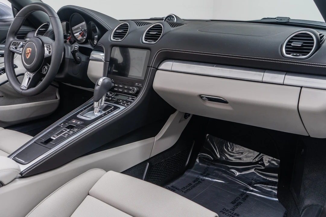 2025 Porsche 718 Boxster - Image 14 of 21