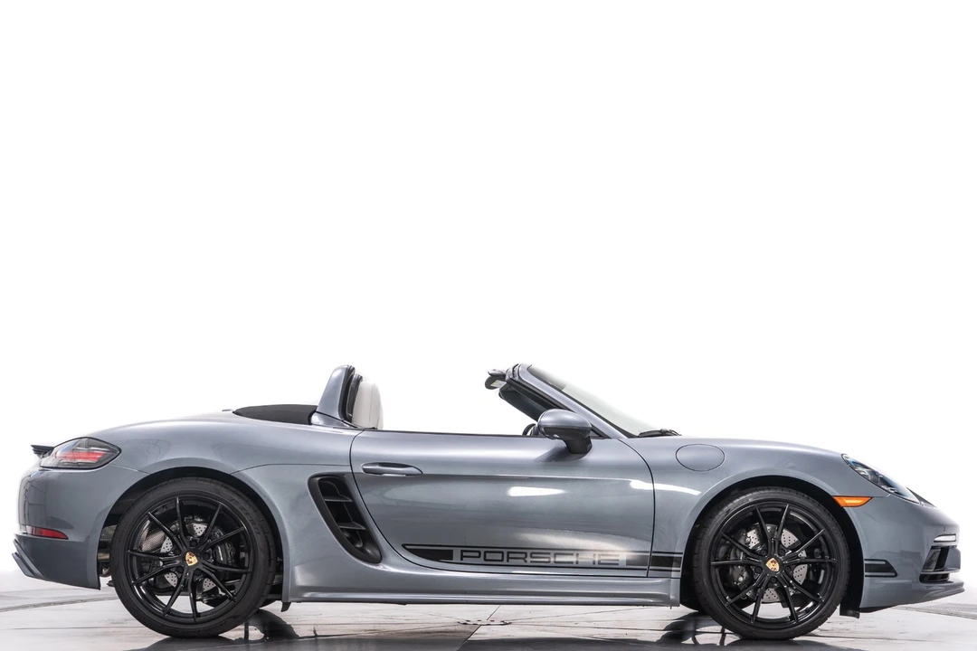 2025 Porsche 718 Boxster - Image 2 of 21