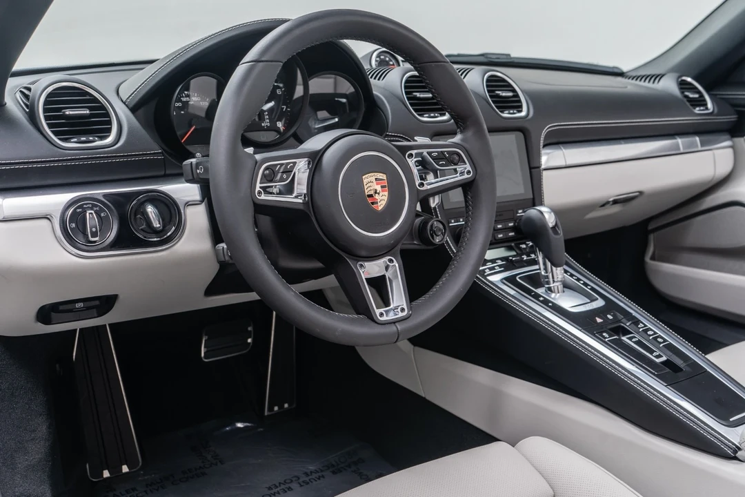 2025 Porsche 718 Boxster - Image 13 of 21