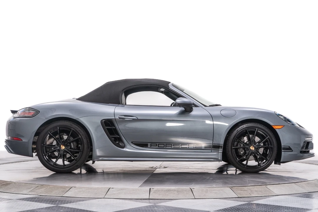 2025 Porsche 718 Boxster - Image 18 of 21