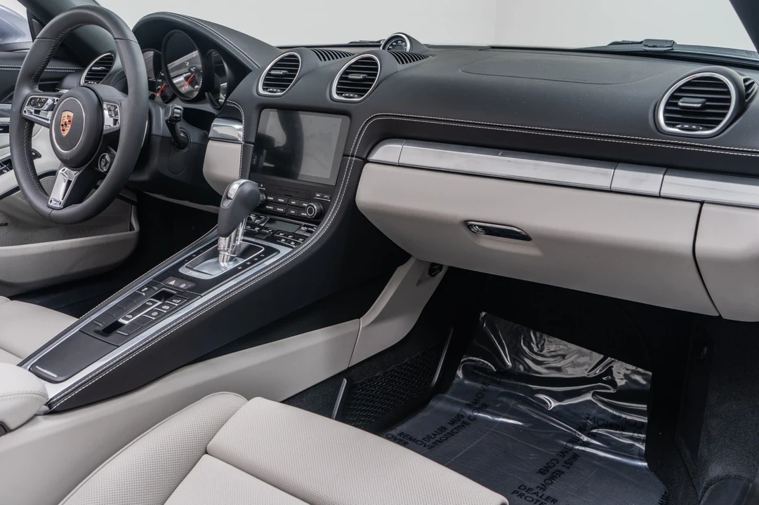 2025 Porsche 718 Boxster - Image 14 of 21