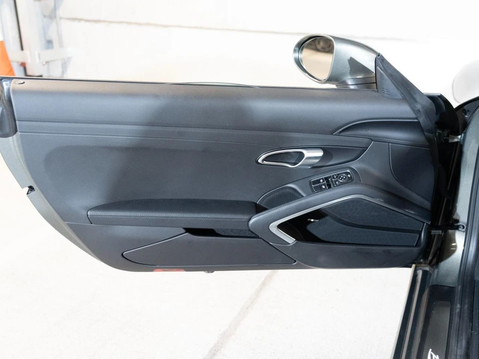 2025 Porsche 718 Boxster - Image 17 of 28