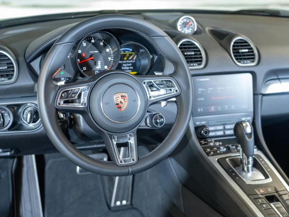 2025 Porsche 718 Boxster - Image 16 of 28