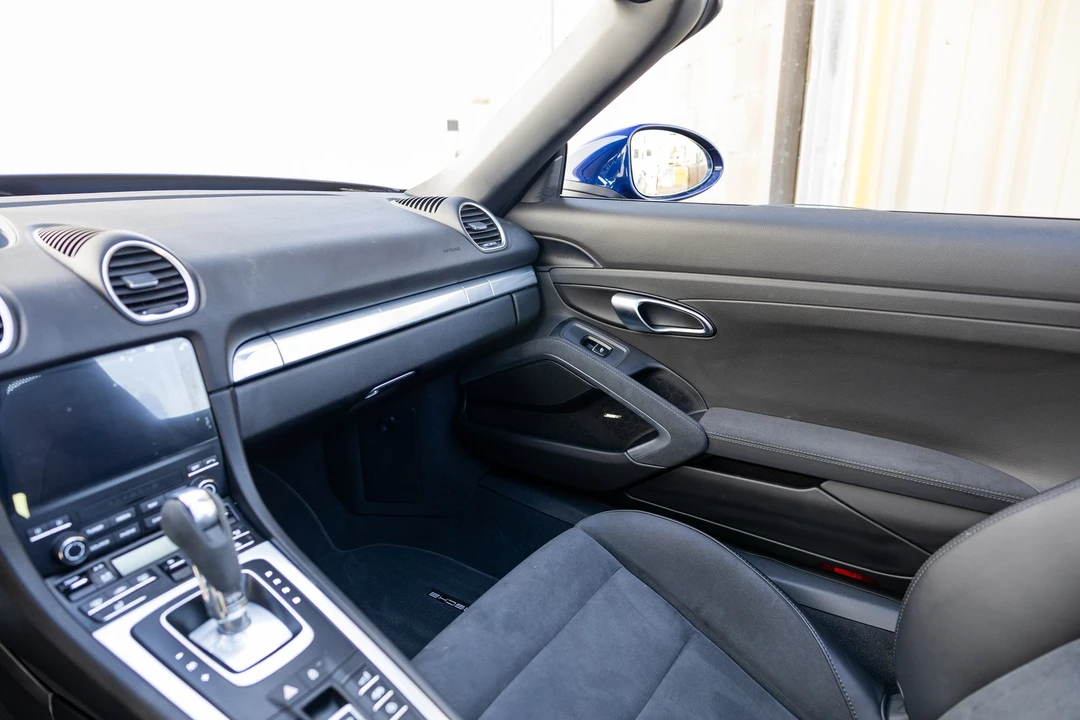 2025 Porsche Boxster - Image 11 of 31