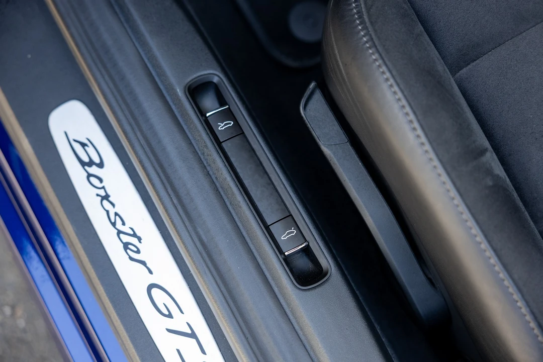 2025 Porsche Boxster - Image 3 of 31