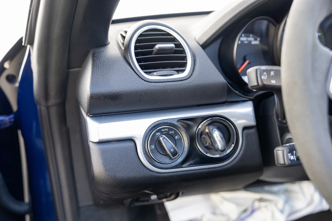 2025 Porsche Boxster - Image 22 of 31