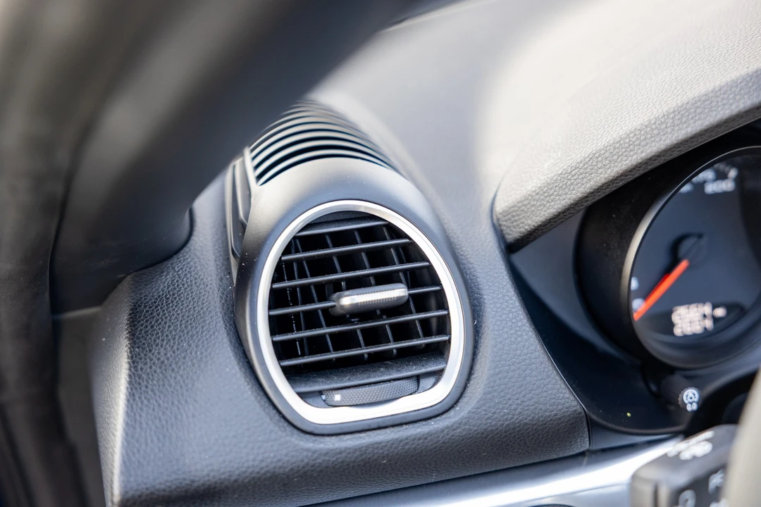 2025 Porsche Boxster - Image 23 of 31