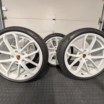 2025 Porsche 718 Cayman Wheels and Tires