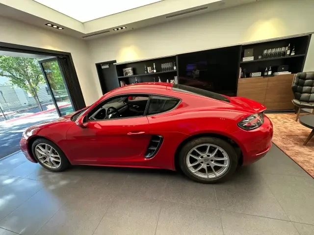 2025 Porsche 718 Cayman - Image 30 of 31