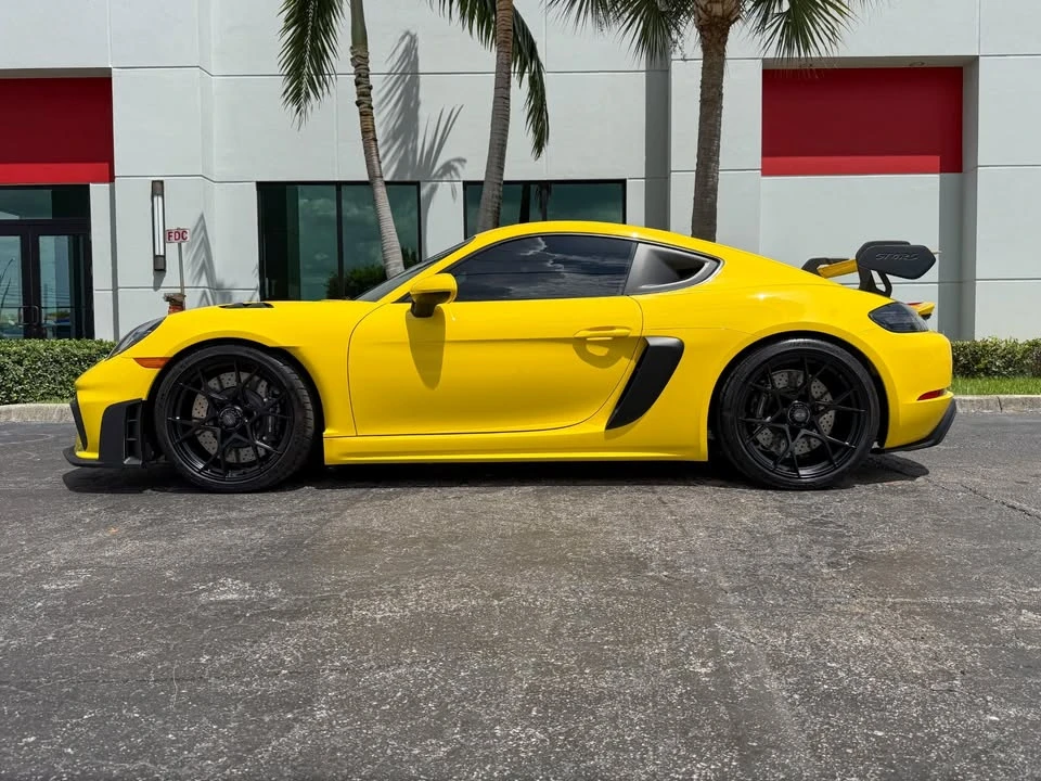 2025 Porsche 718 Cayman GT4 RS - Image 7 of 20