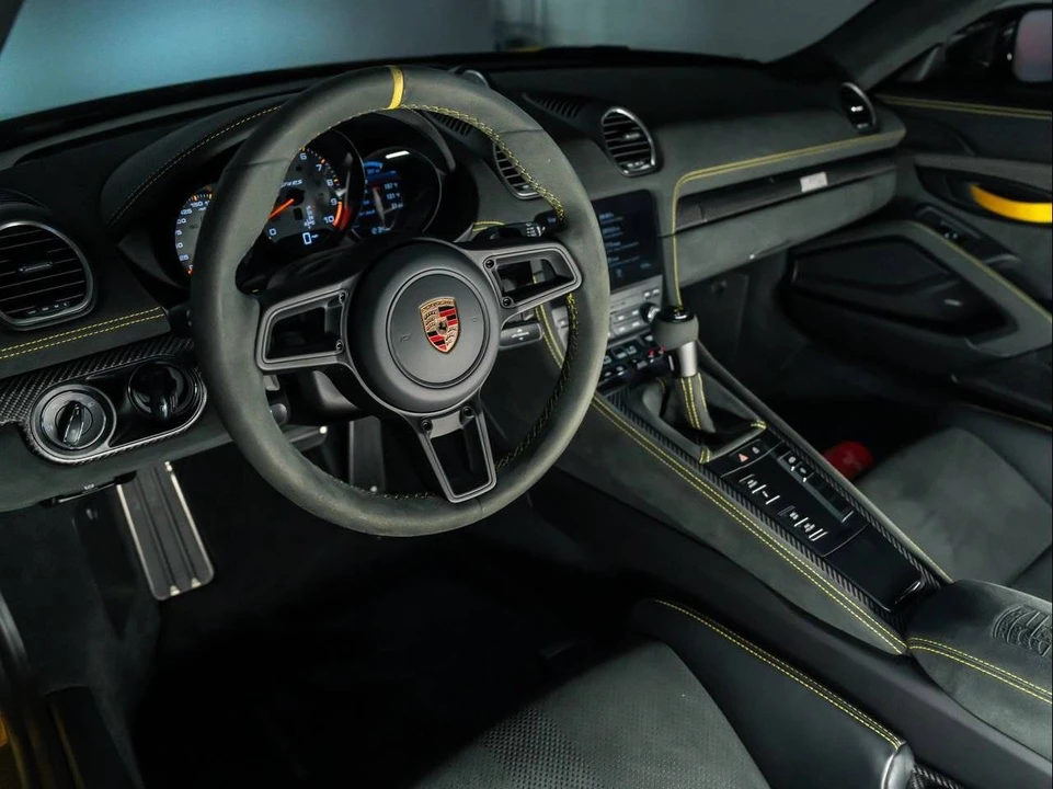 2025 Porsche 718 Cayman GT4 RS - Image 4 of 5