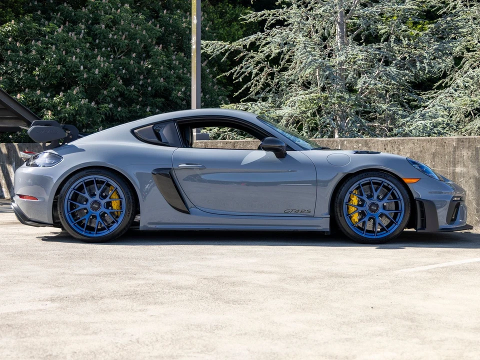 2025 Porsche 718 Cayman GT4 RS - Image 12 of 31